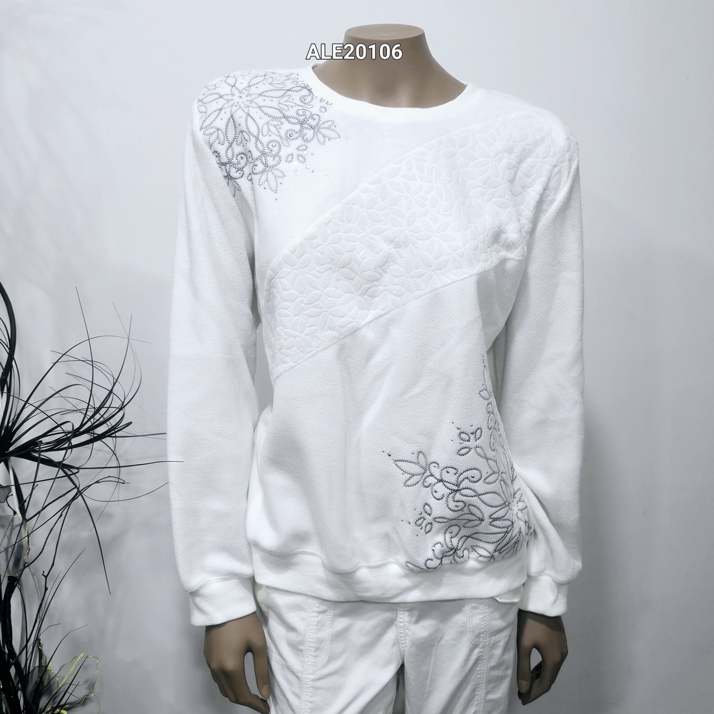 Alfred Dunner White Top with Gray Floral Design Sz.Large.